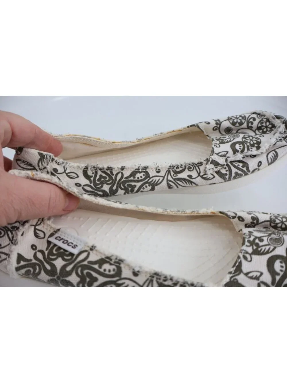 Crocs Santa Cruz White Brown Floral Slip On Canvas Casual Shoes Size 8